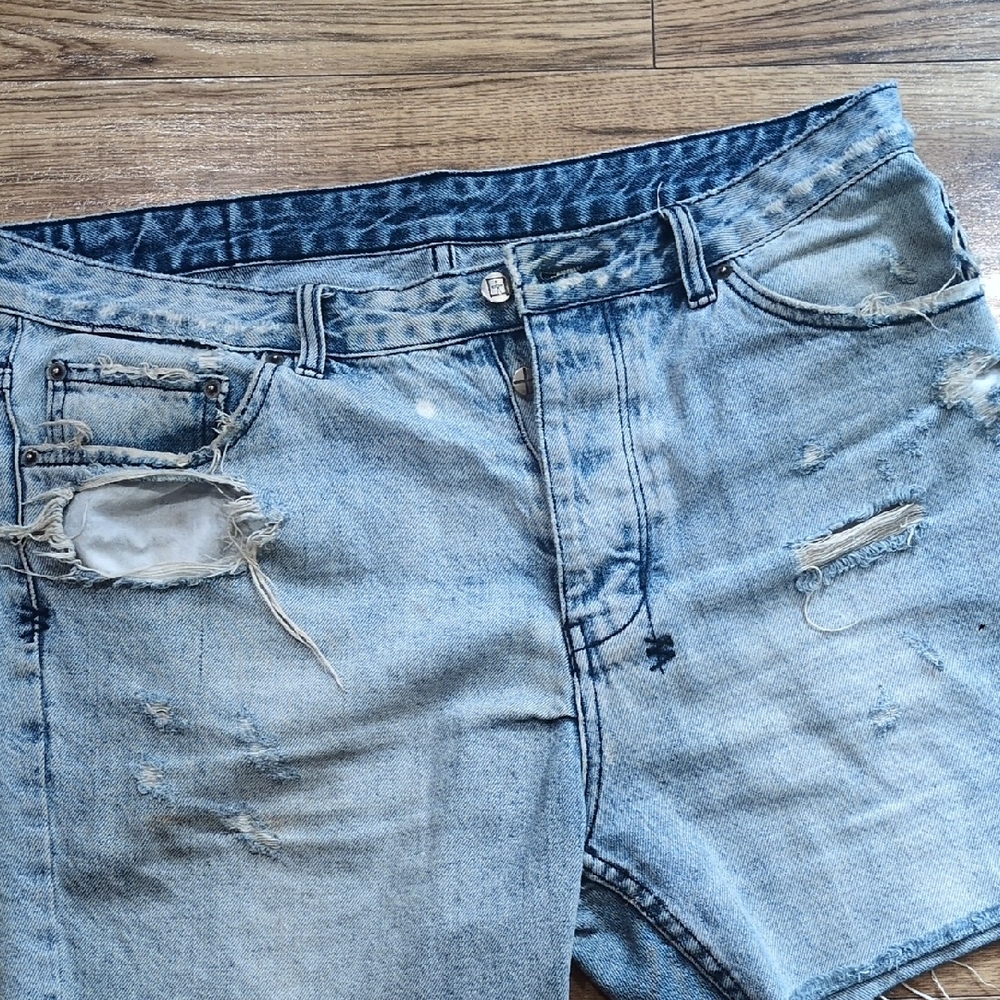Distressed Light Blue Men's Jean Shorts
